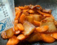 家常菜红萝卜炒肉片做法图解5)