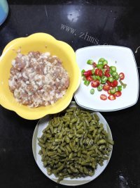 回味无穷的肉末酸豆角粉条做法图解3)