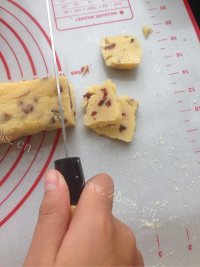 自制蔓越莓饼干做法图解11)