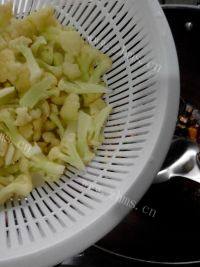 家常菜素炒菜花做法图解5)