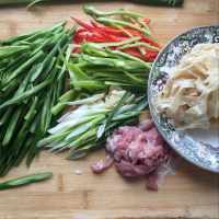 家常菜芹菜炒豆皮做法图解3)