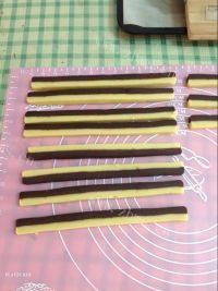 自制双色小棋格饼干做法图解13)