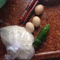 美味的奶香鸡蛋饼做法图解1)