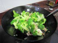 西兰花炒肉片「首发」做法图解5)