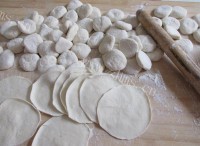 美味的韭菜虾仁水饺做法图解7)