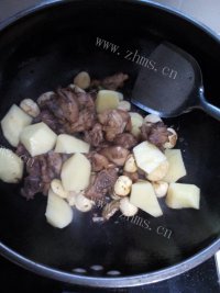美味的茶香栗子鸡做法图解9)