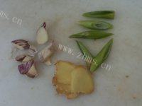 「美味可口」红烧黄花鱼做法图解4)
