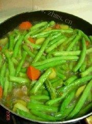 家常菜土豆炖豆角做法图解4)