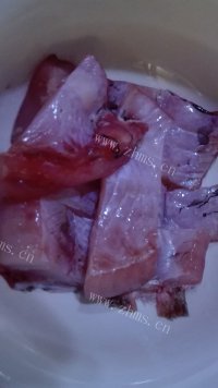 美味的秘制熏鱼做法图解1)