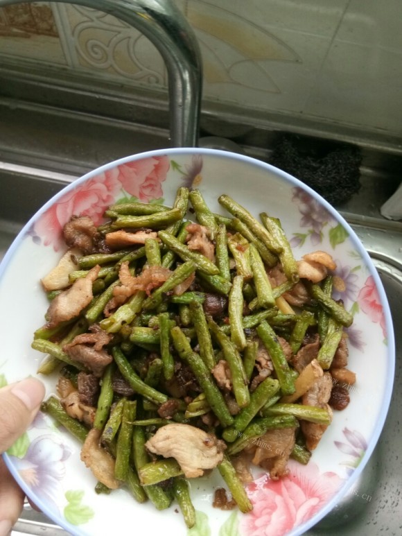 香喷喷的豆角炒肉