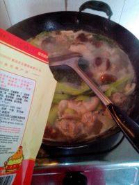 美味的青菜肉丸汤