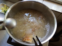 花生鱼蓉粥做法图解8)