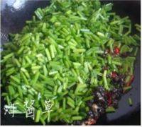 简单的炒苍蝇头做法图解6)