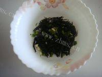 营养丰富的紫菜丝瓜瘦肉汤做法图解5)