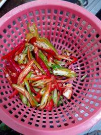 家常菜茭白炒牛肉做法图解2)