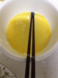 喷香的西红柿蛋汤做法图解2)