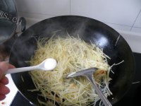 家常菜酸辣土豆丝做法图解9)