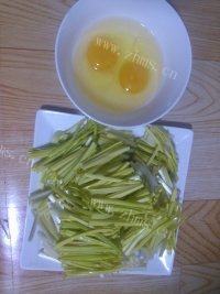 饱满的蒜黄炒鸡蛋做法图解2)