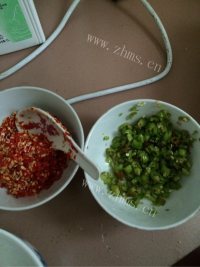 家常菜辣椒煎蛋做法图解2)