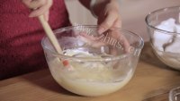 自制草莓戚风蛋糕做法图解9)