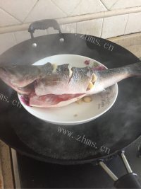 满口清香的清蒸鲈鱼做法图解2)