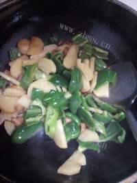 玉盘珍馐的青椒土豆片做法图解5)