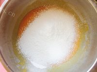 自制南瓜戚风蛋糕做法图解6)