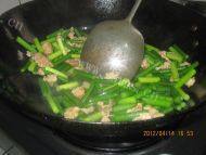 「DIY美食」蒜薹炒肉做法图解6)