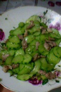 易做的黄瓜炒肉片