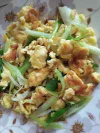 食欲满满的葱炒鸡蛋