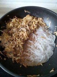 美味的酸菜粉做法图解8)