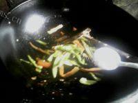 家常菜双椒炒牛肉做法图解5)