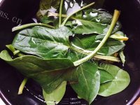 好吃的菠菜虾仁蛋羹做法图解2)