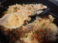 美味的肉末炒饭做法图解13)