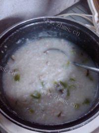 美味早餐香菇肉末粥做法图解8)