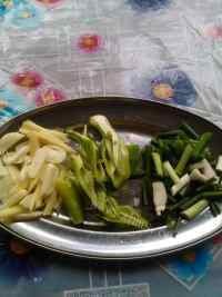 家常菜茄子炒肉做法图解3)