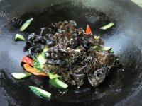 家常菜青瓜炒木耳做法图解7)