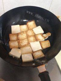 家常菜油煎豆腐做法图解3)