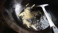 家常菜干煸豇豆做法图解3)