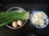 韭菜蛋炒饭做法图解1)