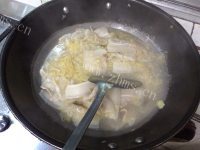 美味的酸菜氽白肉做法图解16)