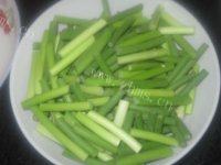 「家有大厨」蒜苔肉丝做法图解2)