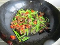 美味的蒜苔牛柳做法图解10)