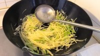 简洁版素什锦小炒做法图解7)