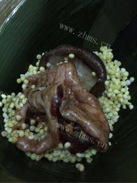 我爱吃香菇鸭肉粽做法图解5)