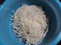 常吃不腻的清炒土豆丝做法图解1)