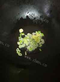 美味的金针菇丸子汤做法图解2)