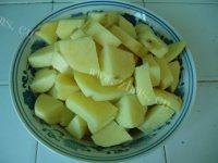家常菜红烧土豆块做法图解2)