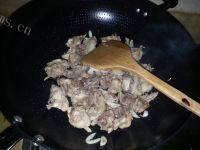 味道不错的板栗烧鸡做法图解5)