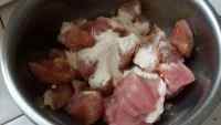 家常菜芋头烧肉做法图解2)